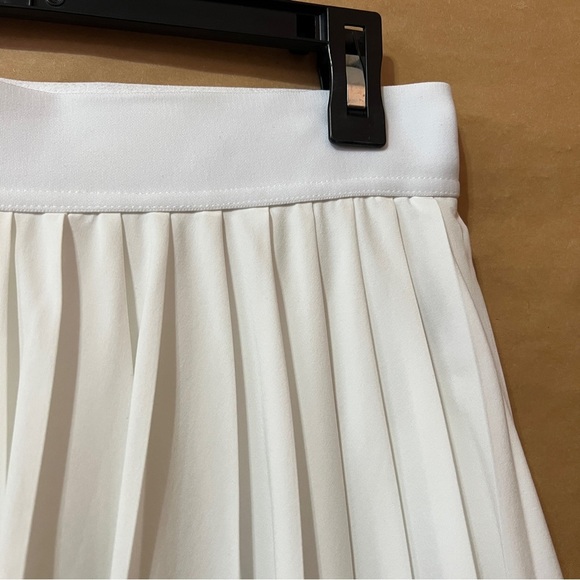 Aritzia | NWT TnAction TnaMOVE Pleated Tennis Skirt Mini Skort White Size M - Picture 4 of 9